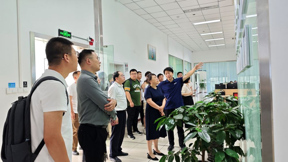 東南大學(xué)海研院領(lǐng)導(dǎo)專家蒞臨GENMA技術(shù)研發(fā)中心考察調(diào)研(圖1)