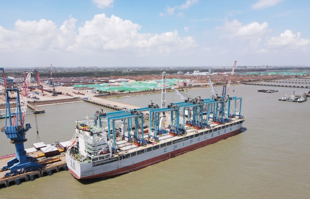 助力東非綠色港口發(fā)展！GENMA 10臺(tái)45噸鋰電RTG成功發(fā)運(yùn)(圖1)