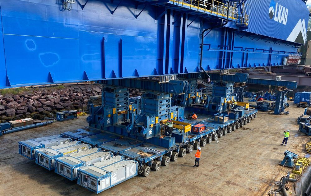 KOCH Solutions大型裝船機(jī)成功運(yùn)抵客戶碼頭(圖1) KOCH Solutions大型裝船機(jī)成功運(yùn)抵客戶碼頭(圖1)