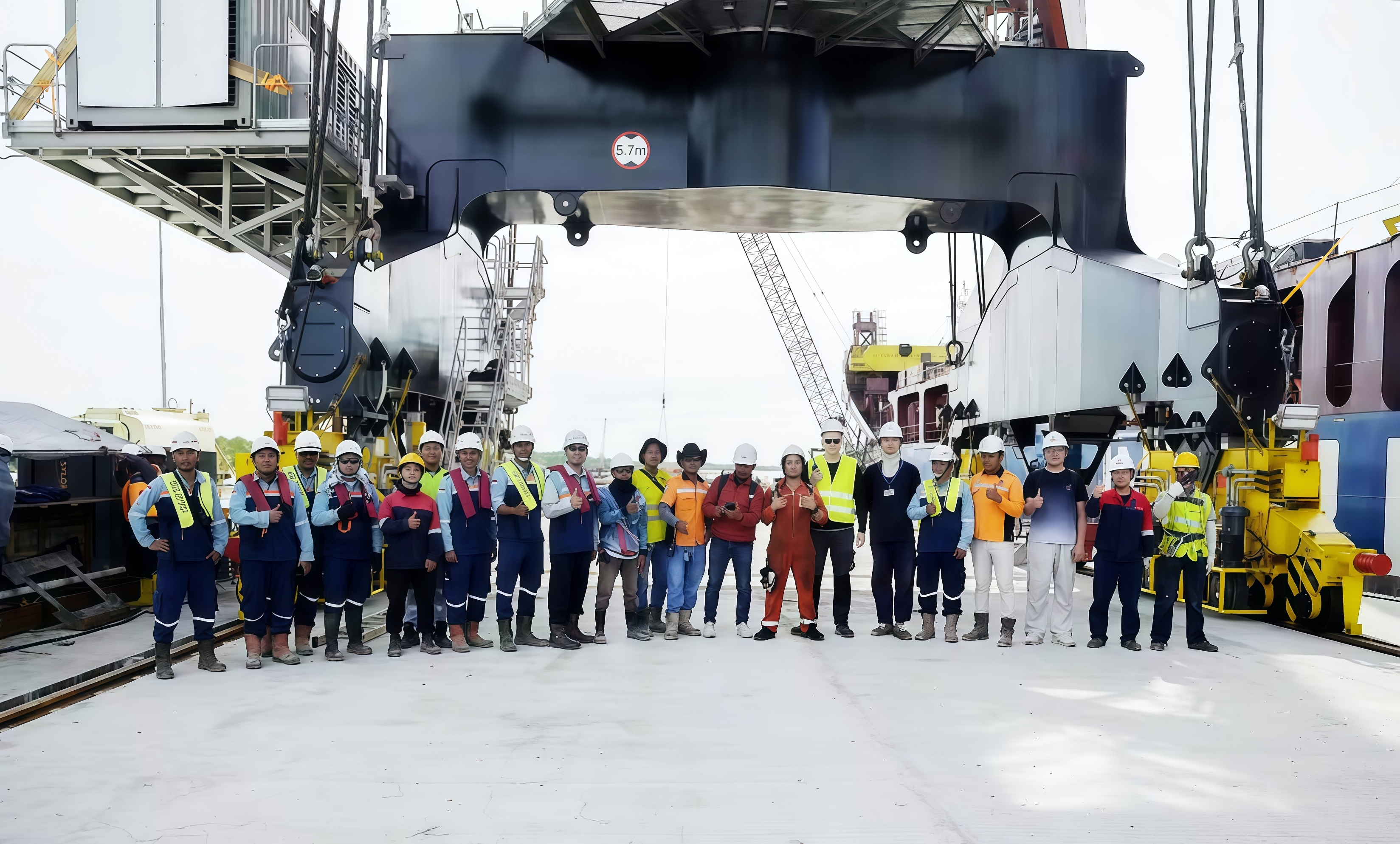 GENMA軌道式MHC在印尼完成調試交付(圖1) GENMA軌道式MHC在印尼完成調試交付(圖1)